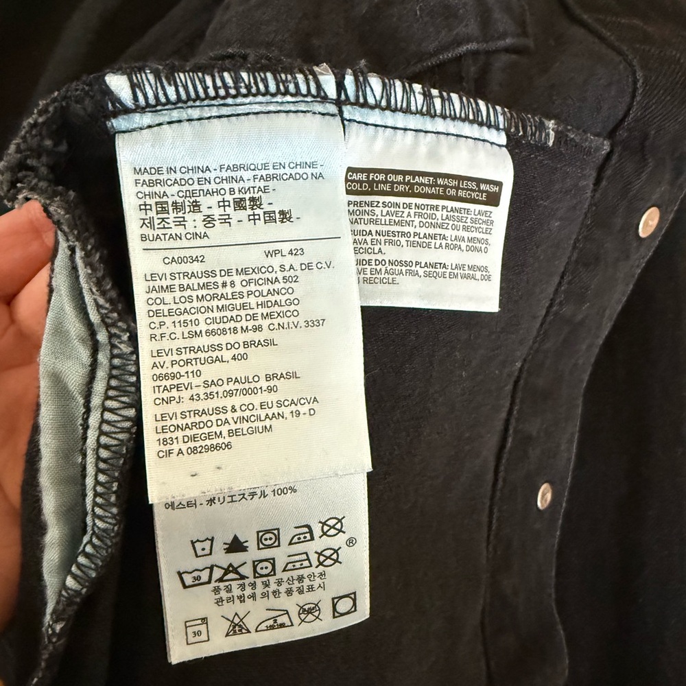 Levi's Black Denim Jacket with Floral Embroidery - Picture 6 of 8